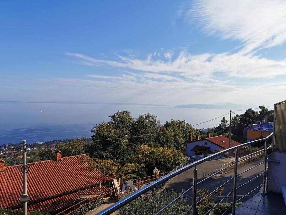 Ferienwohnung Mit 180° Meerblick Dobreć Екстериор снимка