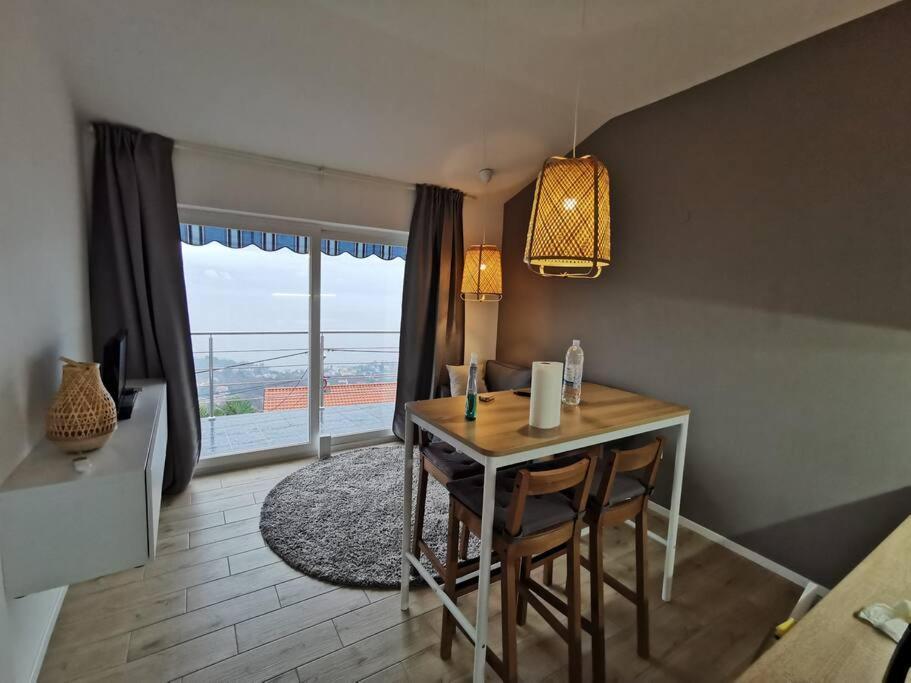 Ferienwohnung Mit 180° Meerblick Dobreć Екстериор снимка