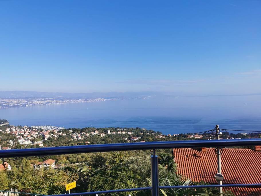 Ferienwohnung Mit 180° Meerblick Dobreć Екстериор снимка