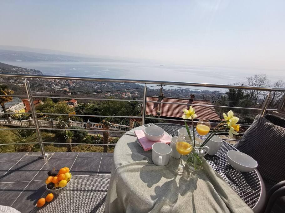 Ferienwohnung Mit 180° Meerblick Dobreć Екстериор снимка