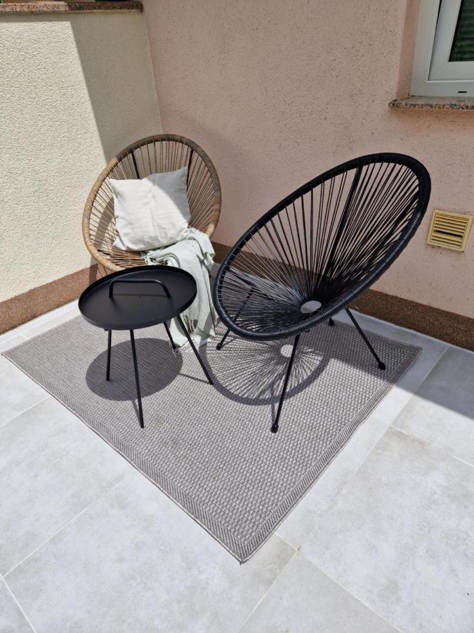 Ferienwohnung Mit 180° Meerblick Dobreć Екстериор снимка