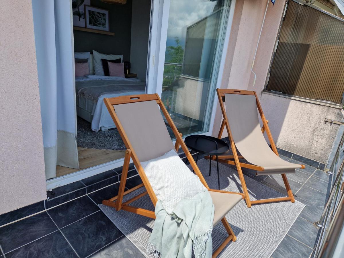 Ferienwohnung Mit 180° Meerblick Dobreć Екстериор снимка