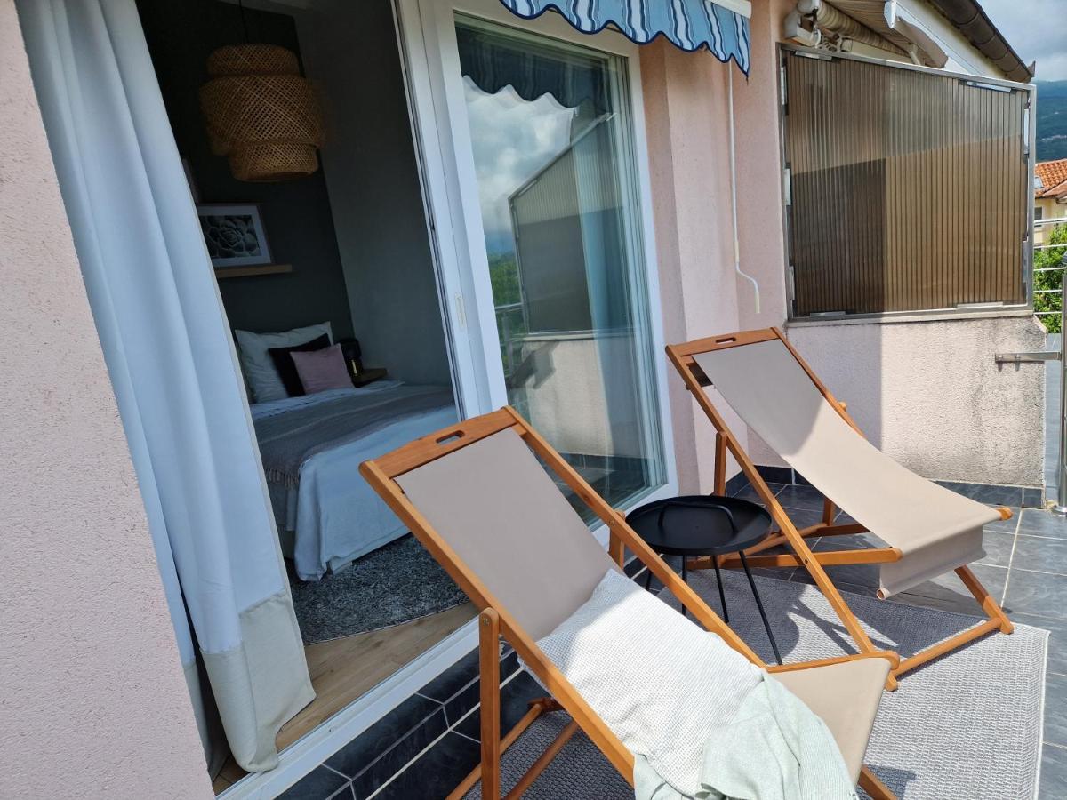 Ferienwohnung Mit 180° Meerblick Dobreć Екстериор снимка