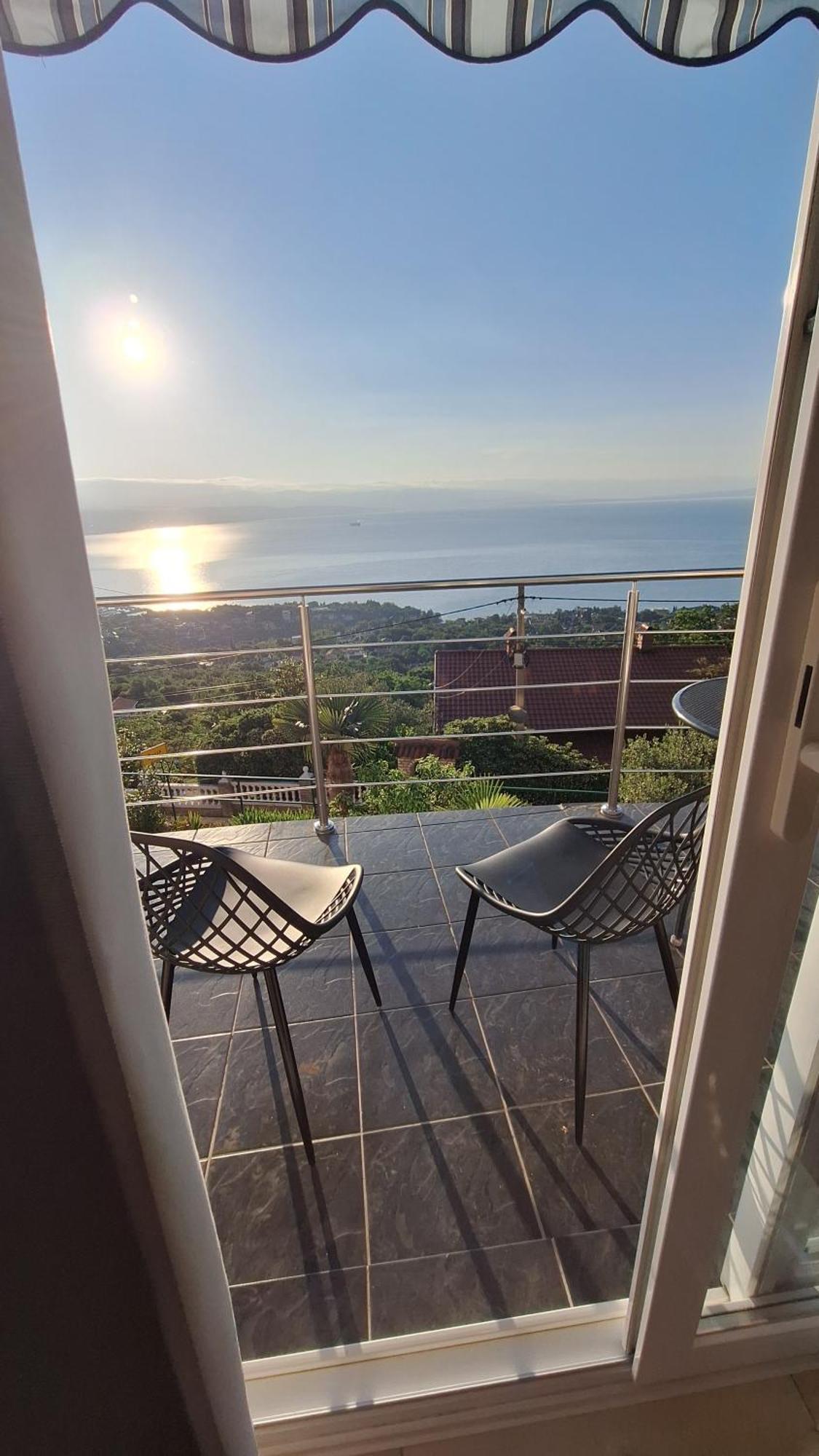 Ferienwohnung Mit 180° Meerblick Dobreć Екстериор снимка