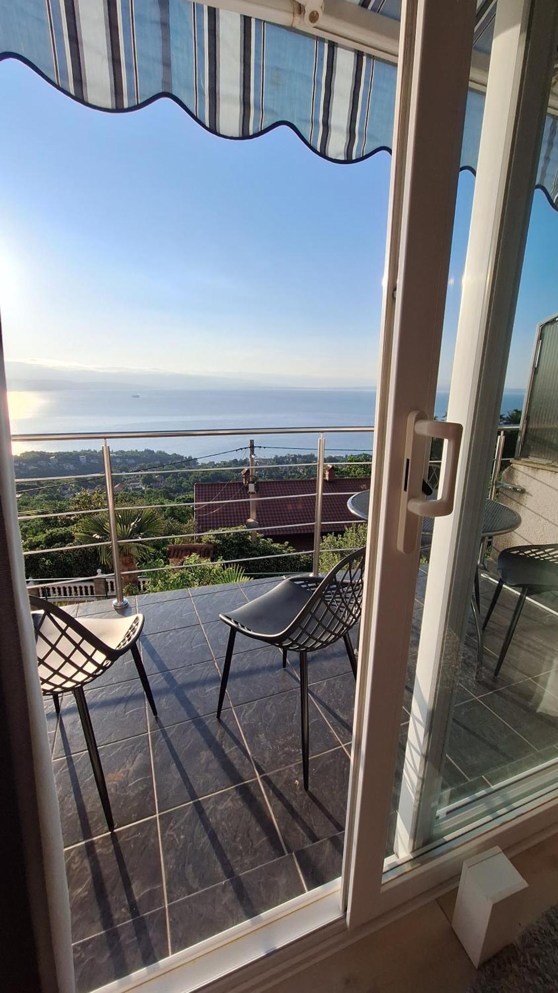 Ferienwohnung Mit 180° Meerblick Dobreć Екстериор снимка